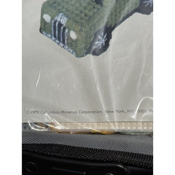 Columbia-Minerva Needlepoint Christmas Idea Kit Bus And Truck Vintage NIP - Picture 6 of 9